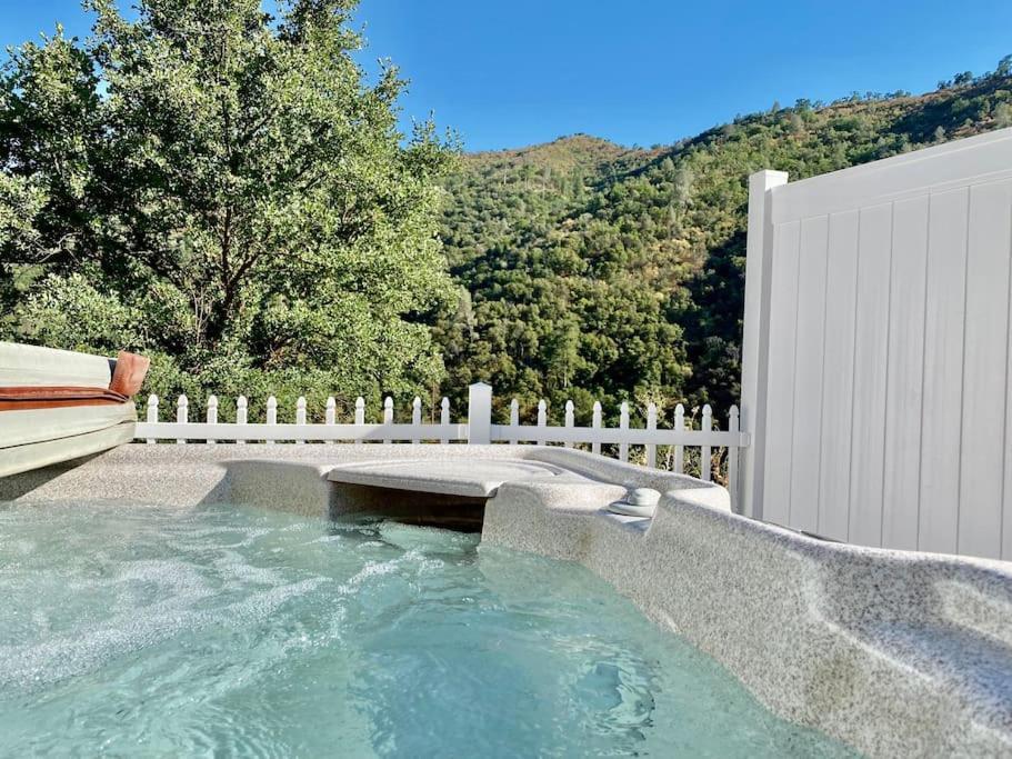 Eagle Nest River Views Hot Tub Games Sleeps 6 Авани Экстерьер фото